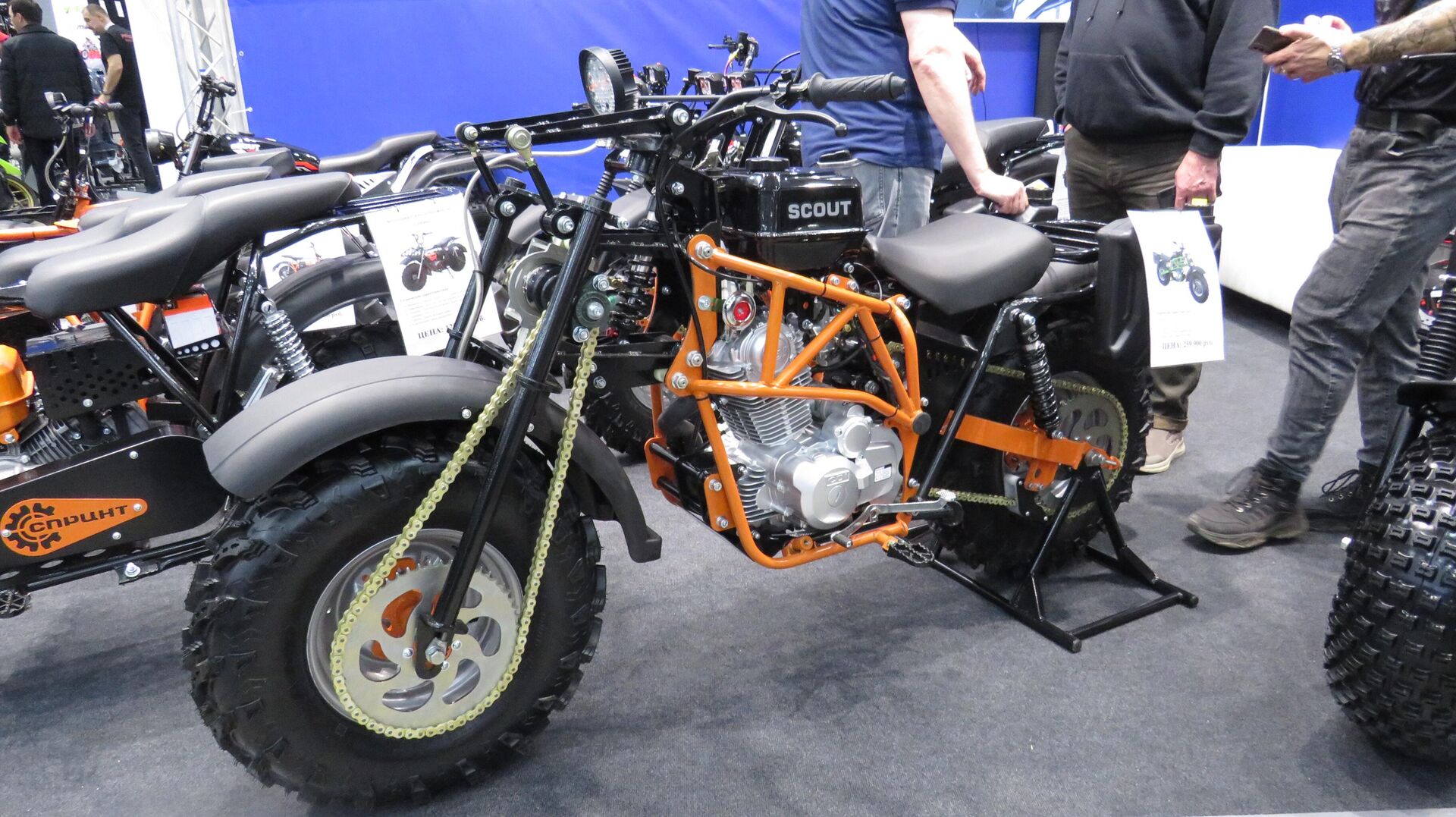 Xe máy địa hình dẫn động bốn bánh Scout-9 được sản xuất hàng loạt bởi Doanh nghiệp Chế tạo Máy IZHTECHMASH (thành phố Izhevsk có truyền thống lâu đời về sản xuất xe máy) - Sputnik Việt Nam, 1920, 07.04.2026