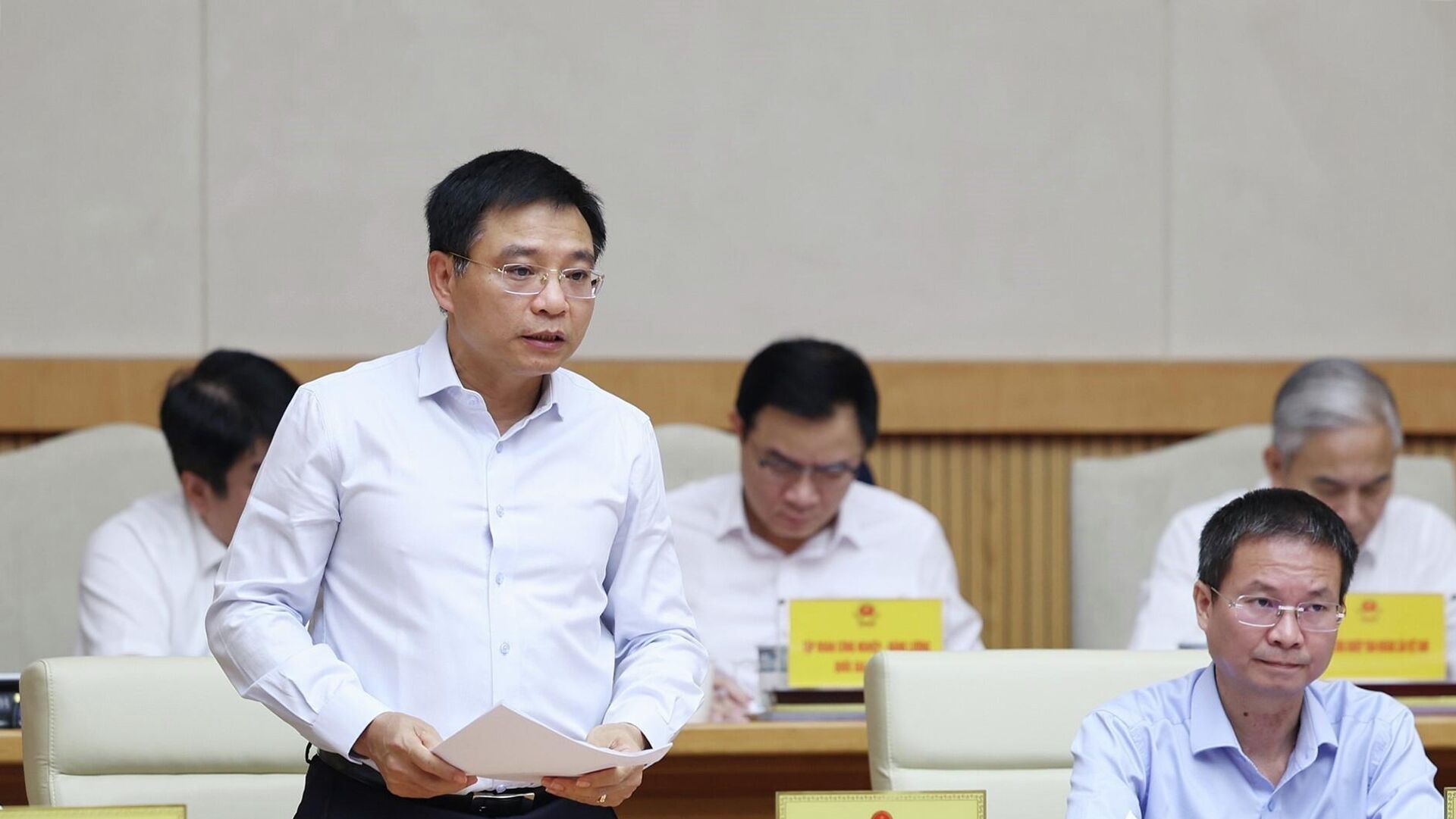 Bộ trưởng Bộ Tài chính Nguyễn Văn Thắng báo cáo Tình hình kinh tế - xã hội tháng 3 và Quý I năm 2026; thực hiện Nghị quyết số 01/NQ-CP; phân bổ, giải ngân vốn đầu tư công; Chương trình mục tiêu quốc gia. - Sputnik Việt Nam, 1920, 04.04.2026