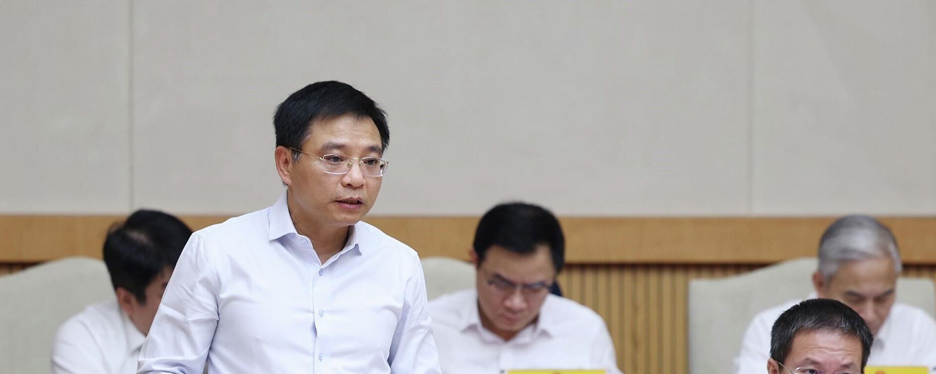 Bộ trưởng Bộ Tài chính Nguyễn Văn Thắng báo cáo Tình hình kinh tế - xã hội tháng 3 và Quý I năm 2026; thực hiện Nghị quyết số 01/NQ-CP; phân bổ, giải ngân vốn đầu tư công; Chương trình mục tiêu quốc gia. - Sputnik Việt Nam, 1920, 04.04.2026