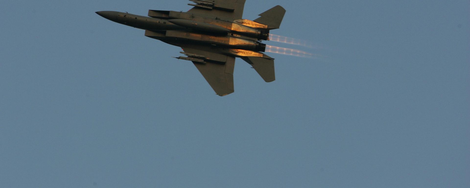 Một máy bay chiến đấu F-15 của Mỹ - Sputnik Việt Nam, 1920, 08.07.2026