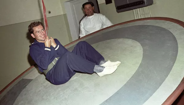 Ngày 6-7 tháng 8 năm 1961: German Stepanovich Titov đã thực hiện chuyến bay vào vũ trụ kéo dài đầu tiên (hơn một ngày một đêm: 25 giờ, 18 phút) trên con tàu Vostok 2 (Phương Đông 2). Ngày 6-7 tháng 8 năm 1961: German Stepanovich Titov đã thực hiện chuyến bay vào vũ trụ kéo dài đầu tiên (hơn một ngày một đêm: 25 giờ, 18 phút) trên con tàu Vostok 2 (Phương Đông 2). - Sputnik Việt Nam