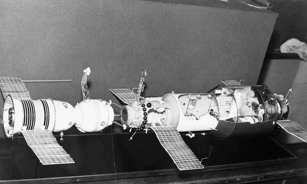 1971: Salyut 1 (Chào mừng 1) – trạm quỹ đạo có người lái đầu tiên trên thế giới dành cho chuyến bay quỹ đạo quanh Trái đất. 1971: Salyut 1 (Chào mừng 1) – trạm quỹ đạo có người lái đầu tiên trên thế giới dành cho chuyến bay quỹ đạo quanh Trái đất. - Sputnik Việt Nam