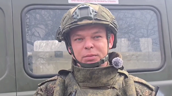 Nhân viên quân y Nga sơ tán ngay 15 thương binh trên xe trong một lượt - Sputnik Việt Nam