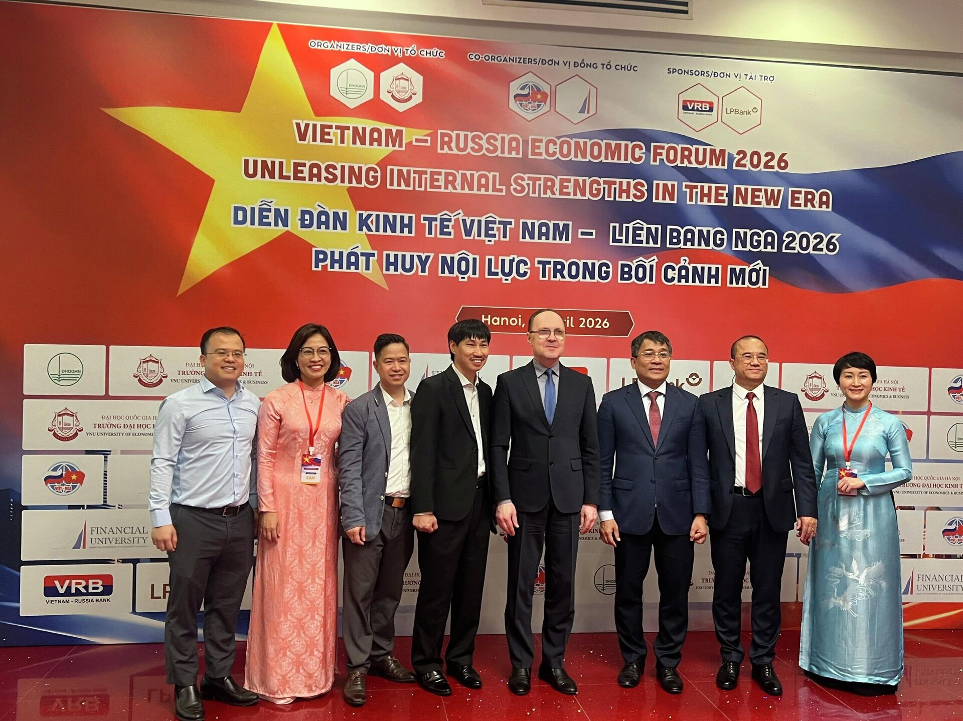 Thứ trưởng Bộ Ngoại giao Việt Nam Nguyễn Minh Vũ cùng đoàn đại biểu bên lề Diễn đàn Kinh tế Việt Nam - Liên bang Nga 2026 - Sputnik Việt Nam, 1920, 08.04.2026