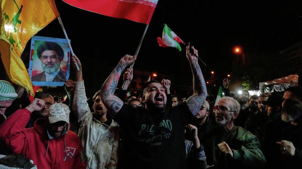 Người dân đang ăn mừng thỏa thuận ngừng bắn song phương giữa Iran và Mỹ - Sputnik Việt Nam