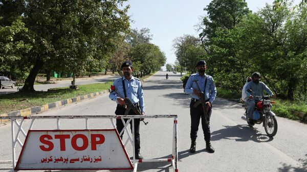 Các nhân viên cảnh sát trong quá trình chuẩn bị cho chuyến thăm của phái đoàn Iran-Mỹ tới Pakistan để đàm phán hòa bình. - Sputnik Việt Nam