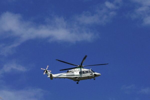 Một chiếc trực thăng trong quá trình chuẩn bị cho chuyến thăm của phái đoàn Iran-Mỹ tới Pakistan để đàm phán hòa bình. - Sputnik Việt Nam