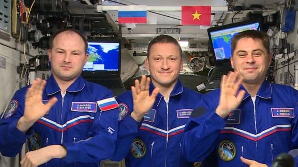 Nhóm phi hành gia Nga gửi lời chào nồng nhiệt tới Việt Nam từ quỹ đạo - Sputnik Việt Nam