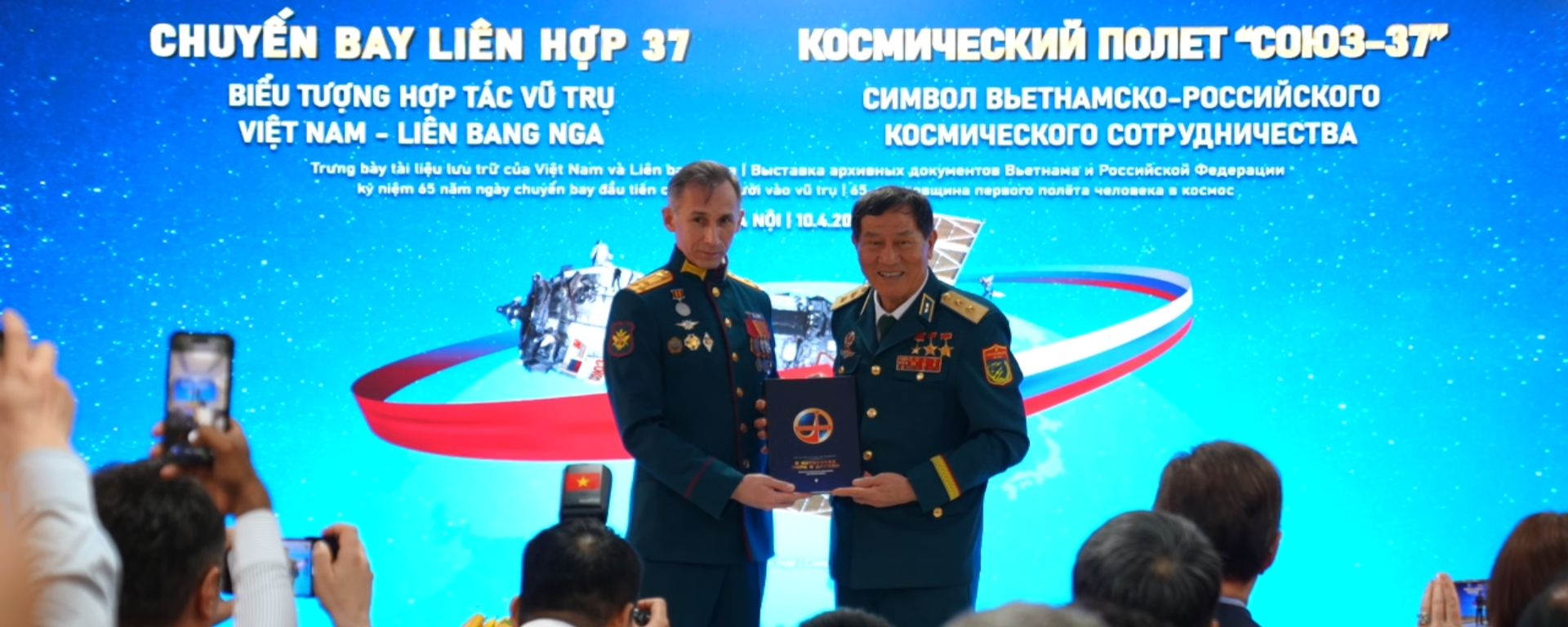 Trưng bày “Chuyến bay Liên hợp 37”: Biểu tượng hợp tác vũ trụ Việt Nam – Liên bang Nga - Sputnik Việt Nam, 1920, 10.04.2026