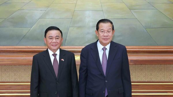 Thường trực Ban Bí thư Trần Cẩm Tú và Chủ tịch CPP, Chủ tịch Thượng viện Campuchia Hun Sen - Sputnik Việt Nam