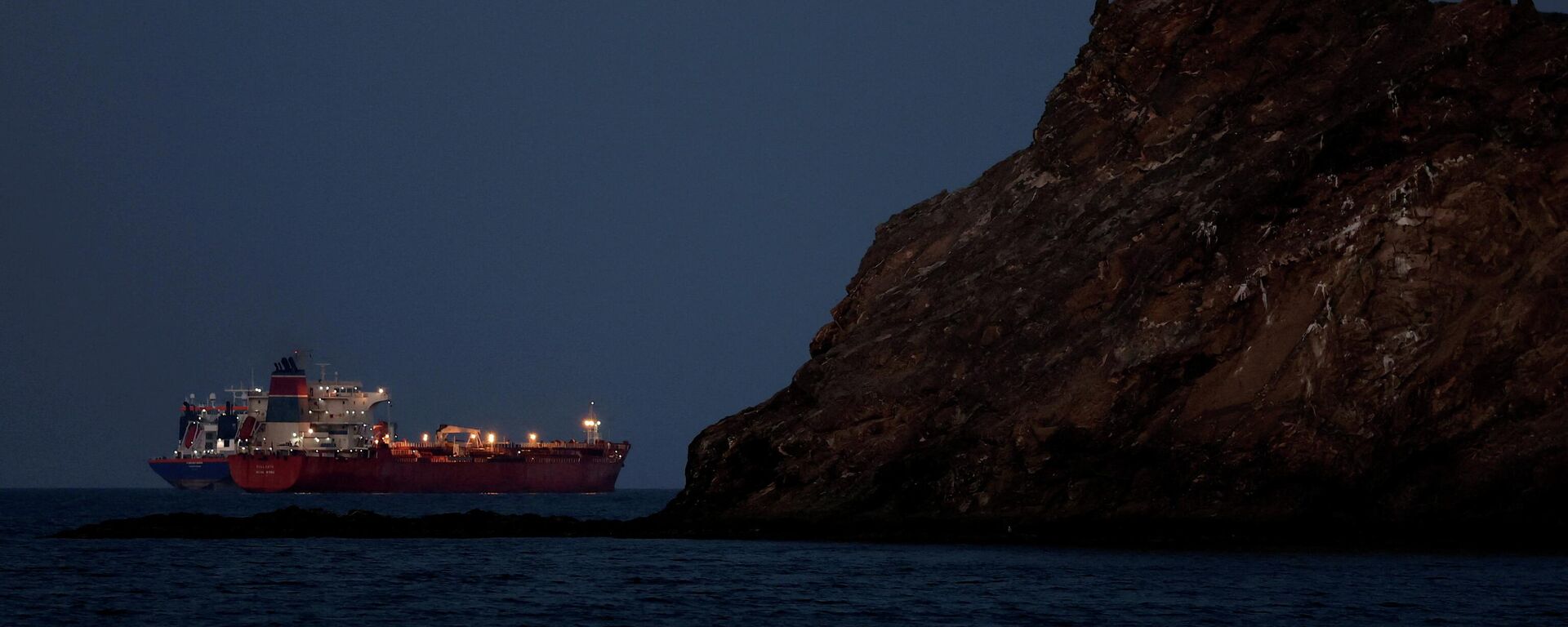 Tàu chở dầu tại eo biển Hormuz - Sputnik Việt Nam, 1920, 13.04.2026