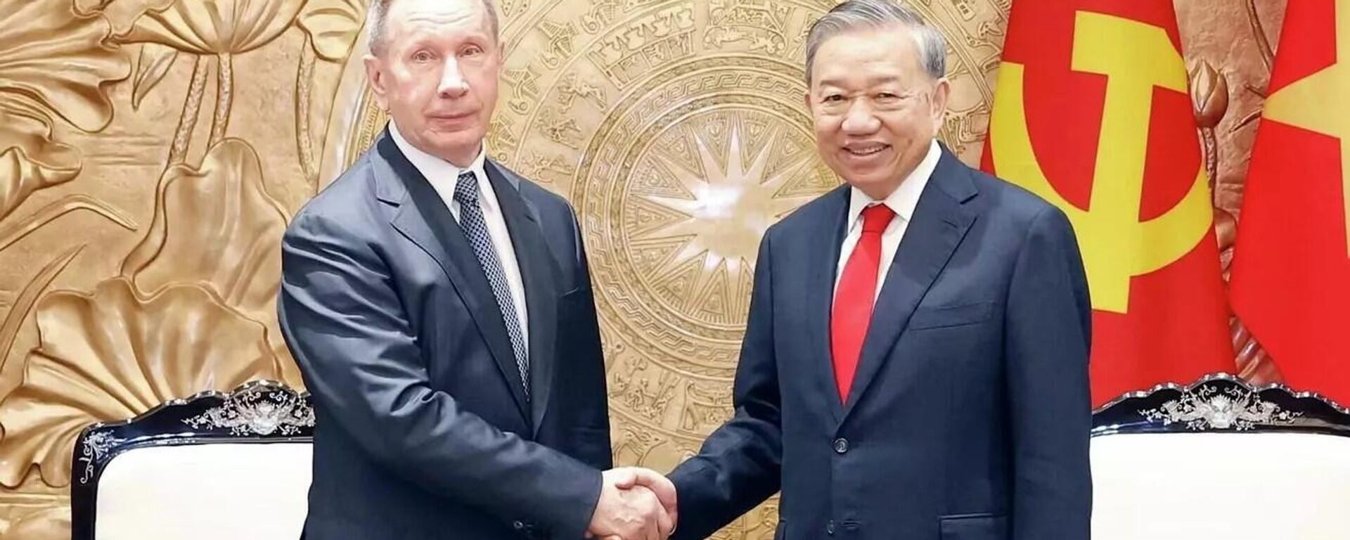 Tổng Bí thư, Chủ tịch nước tiếp Giám đốc Cơ quan Vệ binh quốc gia Liên bang Nga - Sputnik Việt Nam, 1920, 13.04.2026