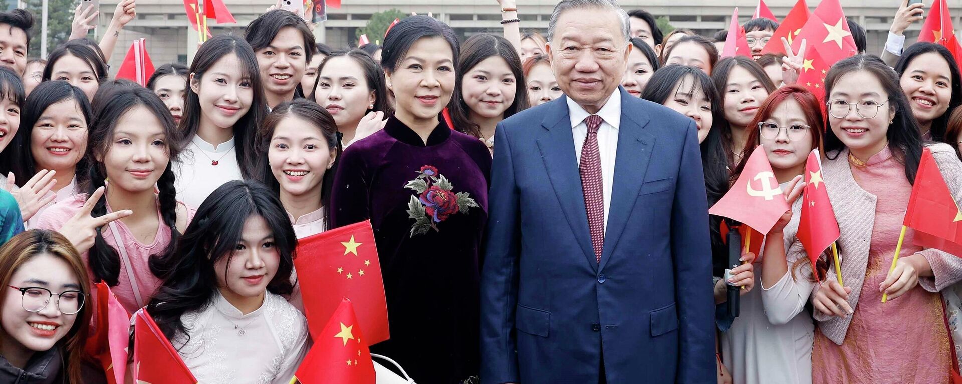 Tổng Bí thư, Chủ tịch nước đến Bắc Kinh, bắt đầu thăm cấp Nhà nước đến Trung Quốc - Sputnik Việt Nam, 1920, 14.04.2026