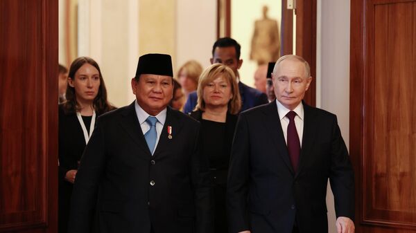 Tổng thống Nga Vladimir Putin và Tổng thống Indonesia Prabowo Subianto - Sputnik Việt Nam