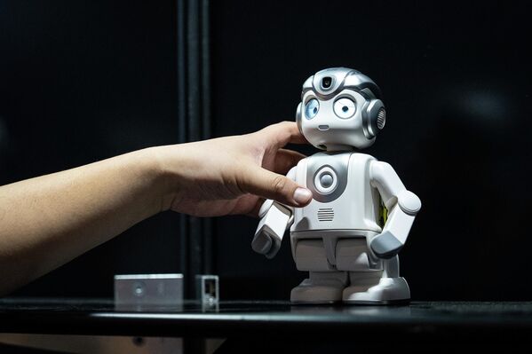 Người máy thu nhỏ tại triển lãm robot ở Hồng Kông. - Sputnik Việt Nam