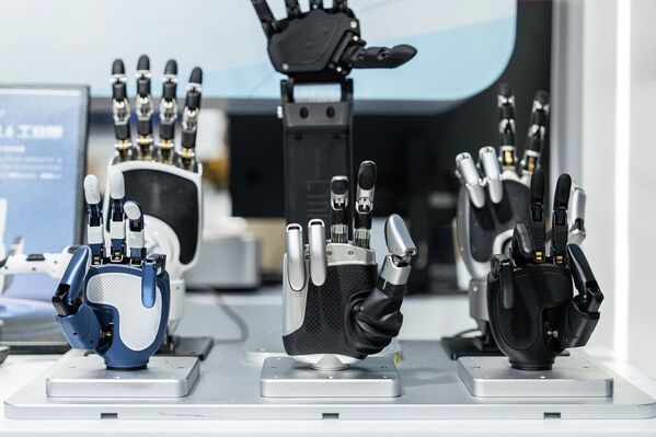 Bàn tay robot tại triển lãm robot ở Hồng Kông. - Sputnik Việt Nam