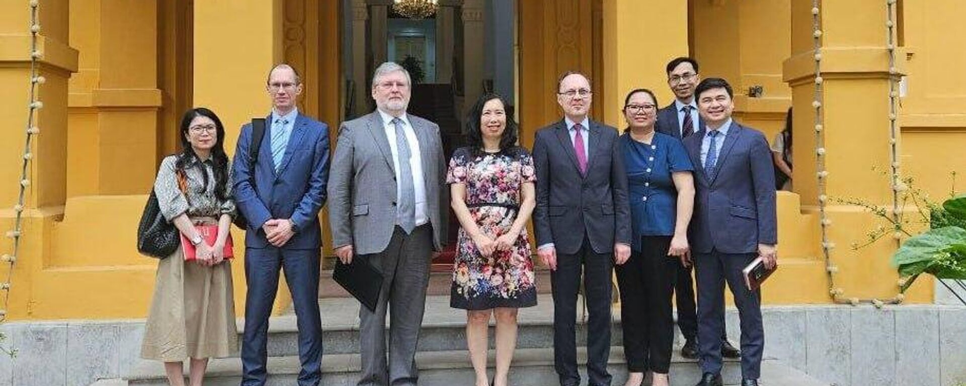 Ngày 15-16 tháng 4, tại Hà Nội, ông I.N. Kapyrin đã hội đàm với ông Lê Thị Hồng Vân về hợp tác kinh tế liên vùng và quốc tế. - Sputnik Việt Nam, 1920, 17.04.2026