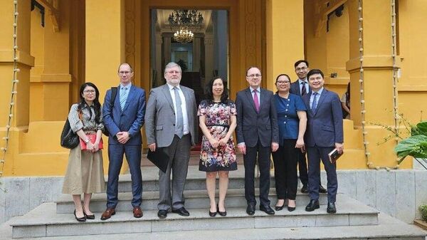 Ngày 15-16 tháng 4, tại Hà Nội, ông I.N. Kapyrin đã hội đàm với ông Lê Thị Hồng Vân về hợp tác kinh tế liên vùng và quốc tế. - Sputnik Việt Nam