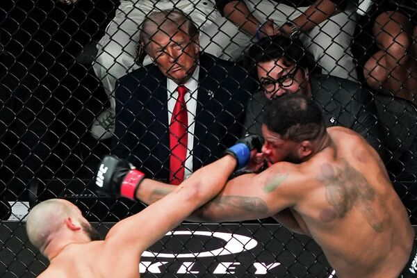 Tổng thống Donald Trump và Hunter Campbell tham dự UFC 327 tại Trung tâm Kaseya ở Miami. - Sputnik Việt Nam