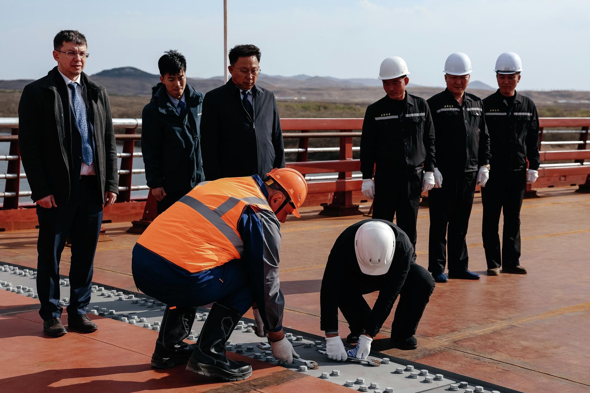 Nối liền cây cầu giữa Primorye và Triều Tiên. - Sputnik Việt Nam, 1920, 21.04.2026