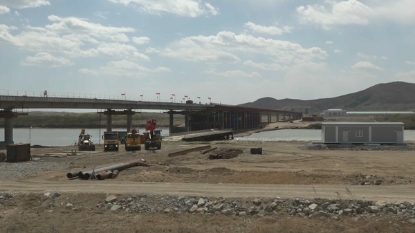 Nga và Triều Tiên đã nối liền các nhịp cầu đường bộ bắc qua sông Tumannaya - Sputnik Việt Nam