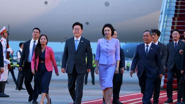 Tổng thống Hàn Quốc Lee Jae Myung và Phu nhân bắt đầu thăm cấp Nhà nước tới Việt Nam - Sputnik Việt Nam