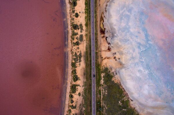 Hồ muối gần làng công nhân Malinovoye Ozero ở vùng Altai. - Sputnik Việt Nam