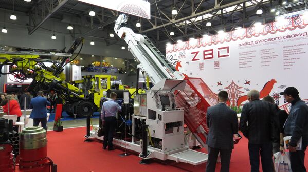 Giàn khoan mới nhất dùng cho thăm dò địa chất và công tác địa vật lý ZBO S15 do Nhà máy Thiết bị Khoan (Orenburg, Nga) sản xuất. Giàn khoan được trang bị các mô-đun trí tuệ nhân tạo (AI) - Sputnik Việt Nam