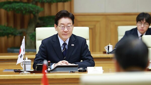 Thủ tướng Lê Minh Hưng hội kiến Tổng thống Hàn Quốc Lee Jae Myung - Sputnik Việt Nam