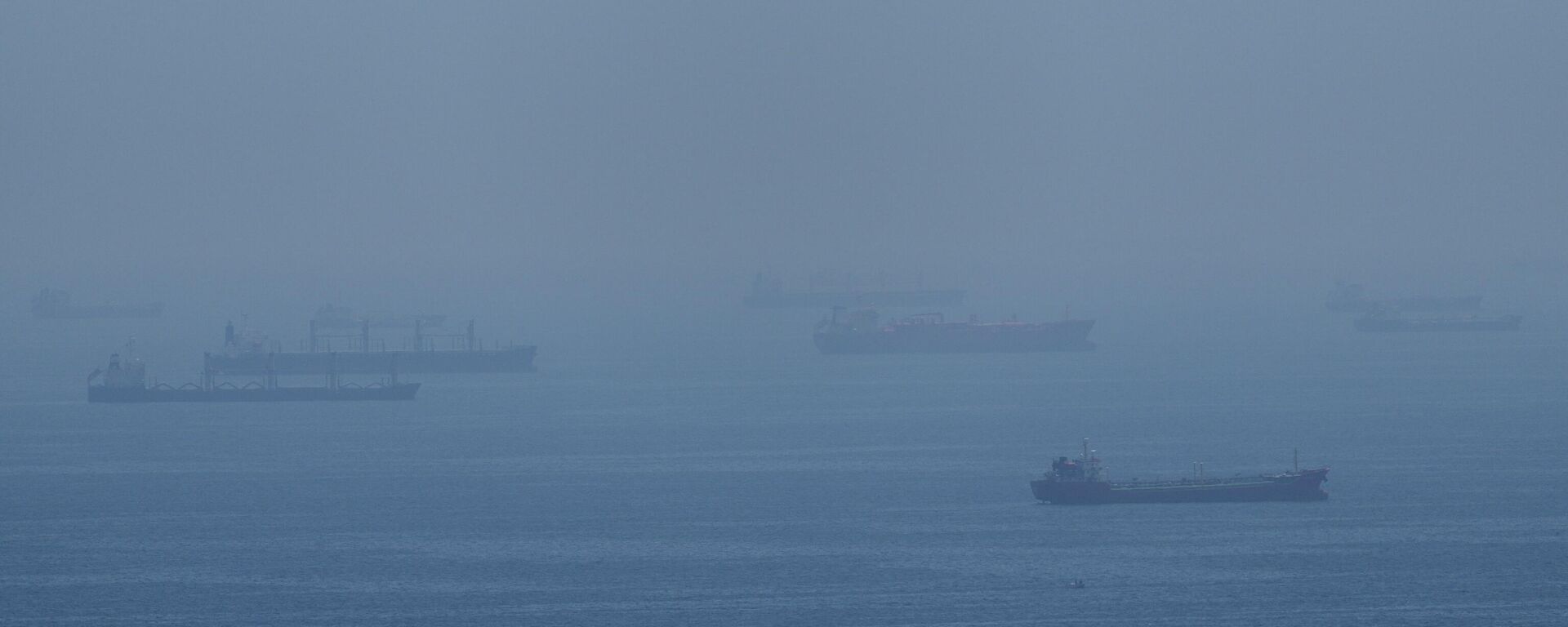 Các tàu chở dầu tại eo biển Hormuz - Sputnik Việt Nam, 1920, 24.04.2026