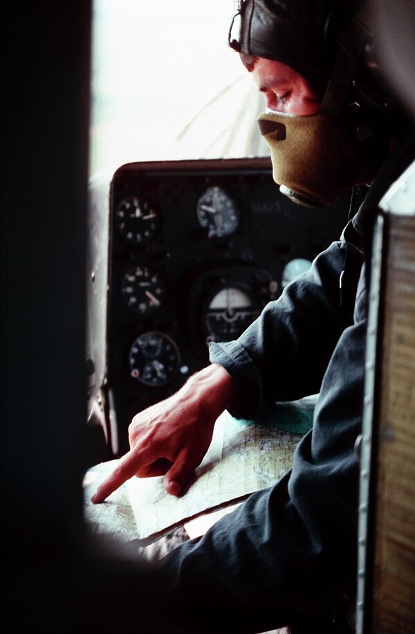 Những người khắc phục hậu quả tai nạn nhà máy điện hạt nhân Chernobyl sử dụng trực thăng để đo mức độ phóng xạ và khử nhiễm khu vực. - Sputnik Việt Nam