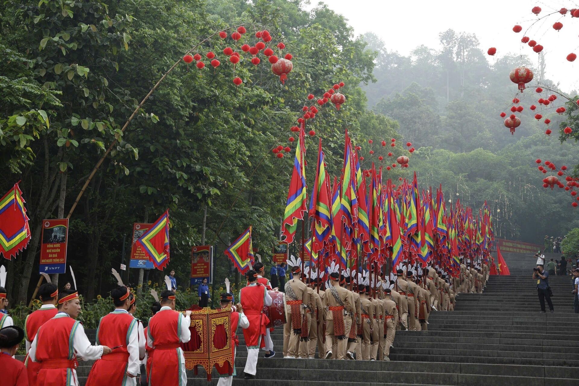 Tổng Bí thư, Chủ tịch nước Tô Lâm dâng hương tưởng niệm các vua Hùng - Sputnik Việt Nam, 1920, 26.04.2026