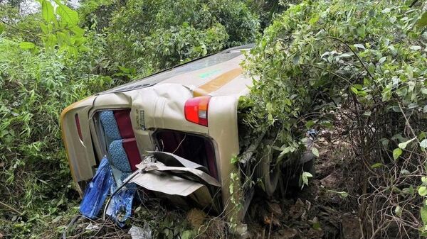 Xe khách lao xuống vực ở Sơn Lan khiến 2 người tử vong, nhiều người bị thương - Sputnik Việt Nam