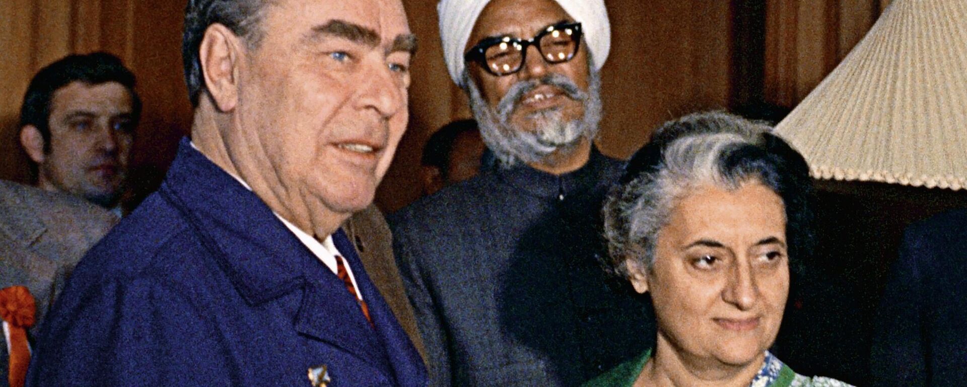Tổng Bí thư Đảng Cộng sản Liên Xô Leonid Brezhnev và Thủ tướng Ấn Độ Indira Gandhi trước khi bắt đầu cuộc đàm phán. - Sputnik Việt Nam, 1920, 28.04.2026