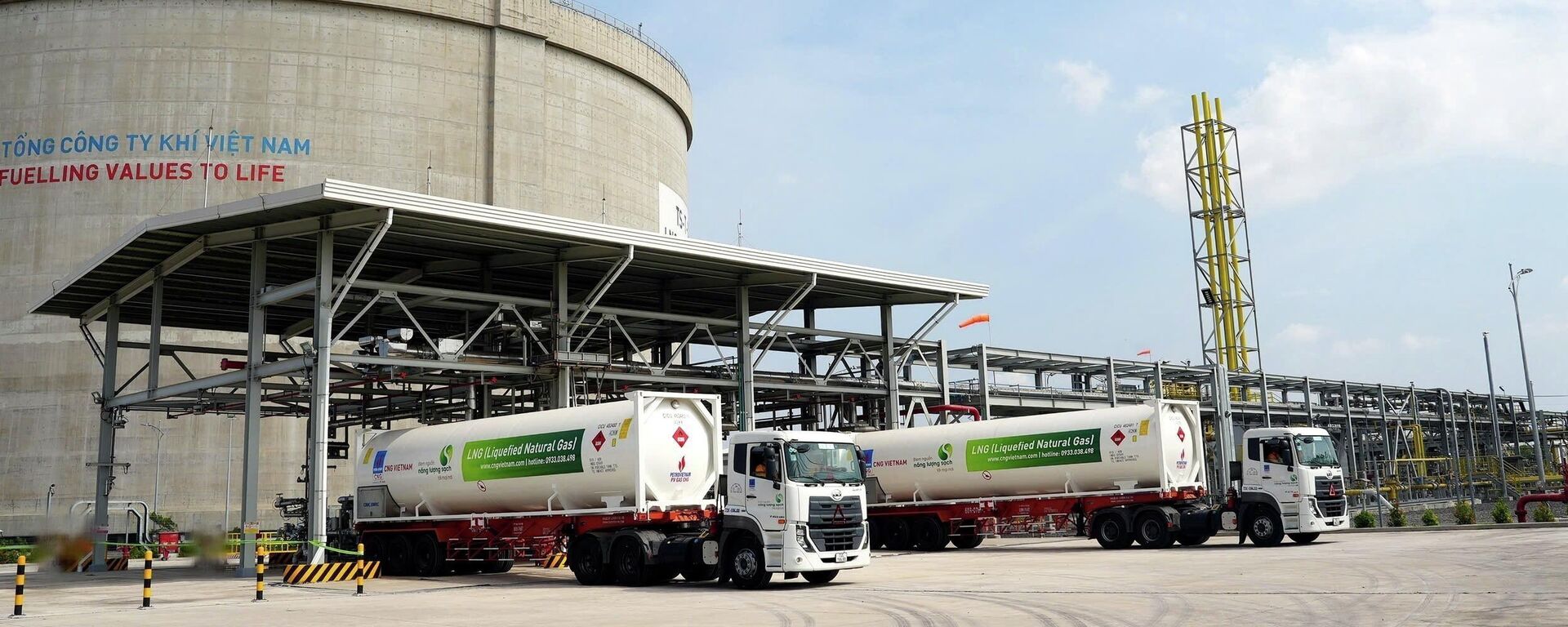Các xe bồn LNG được nạp khí tại trạm xuất xe bồn thuộc kho LNG của PV GAS, chuẩn bị vận chuyển cung cấp năng lượng cho các khách hàng công nghiệp. Ảnh: TTXVN phát - Sputnik Việt Nam, 1920, 28.04.2026