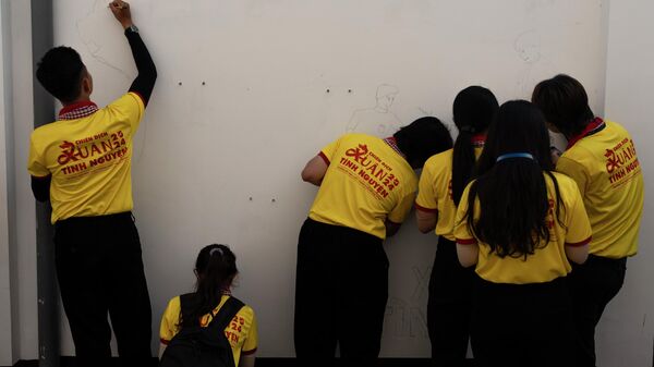 Sinh viên đang thực hiện một dự án. - Sputnik Việt Nam