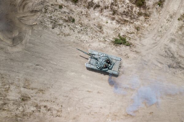 Màn trình diễn xe tăng T-72. - Sputnik Việt Nam