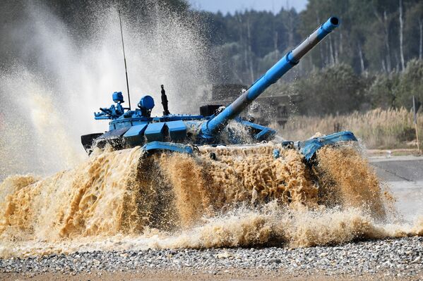 Xe tăng T-72B3 của đội quân Iran. - Sputnik Việt Nam