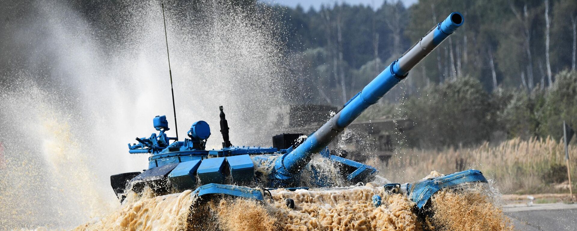 Xe tăng T-72B3 của đội quân Iran. - Sputnik Việt Nam, 1920, 14.06.2026