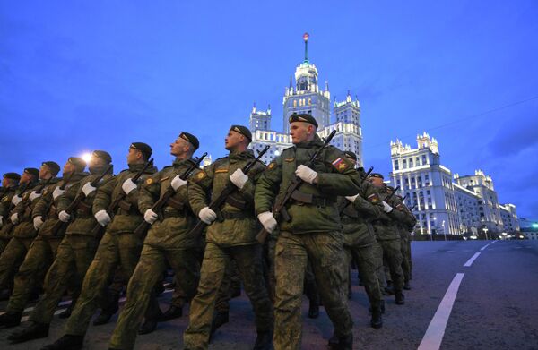 Học viên của phân viện Serpukhov thuộc Học viện Lực lượng Tên lửa tổng duyệt binh tại Moskva. - Sputnik Việt Nam