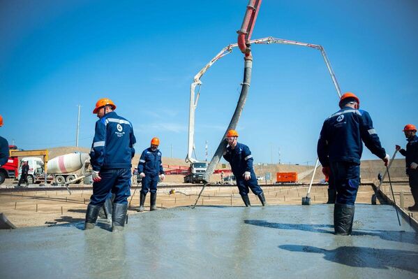 Công tác đổ bê tông xây dựng nhà máy điện hạt nhân nhỏ bắt đầu từ ngày 24 tháng 3 năm 2026, Uzbekistan. - Sputnik Việt Nam