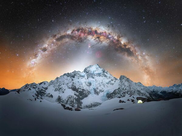 "Aoraki Mt Cook" – Owain Scullion, lọt vào danh sách 25 những tác phẩm đẹp nhất cuộc thi 2026 Milky Way Photographer of the Year. - Sputnik Việt Nam