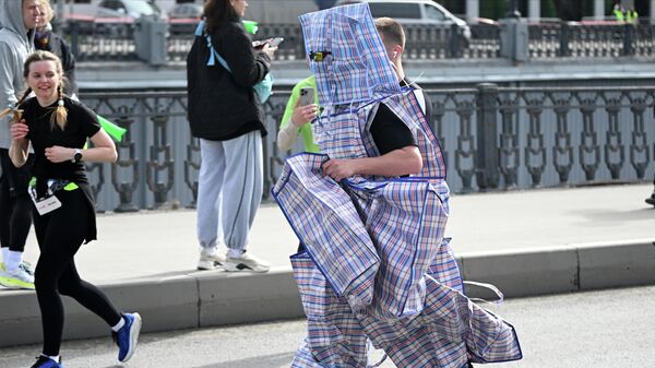 Участники Казанского национального марафона во время забега на дистанции 10 км, Россия - Sputnik Việt Nam
