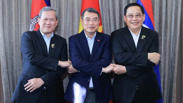 Thủ tướng ba nước Campuchia - Lào - Việt Nam ăn sáng và làm việc - Sputnik Việt Nam