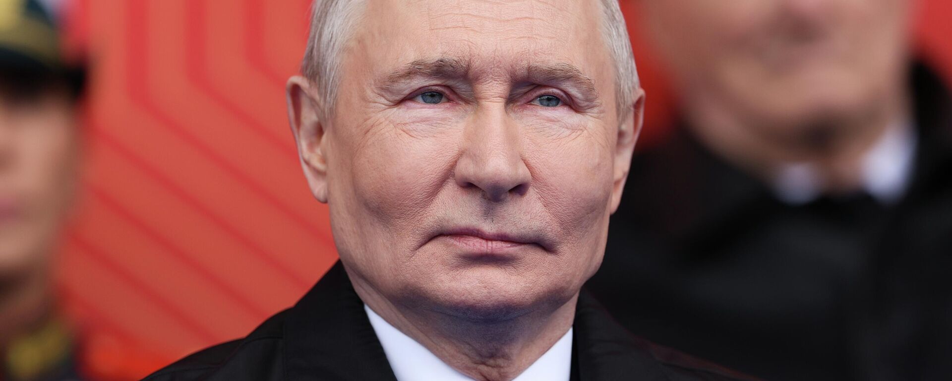 Tổng thống Nga Vladimir Putin phát biểu tại Quảng trường Đỏ ở Moskva trong cuộc duyệt binh kỷ niệm 81 năm Ngày Chiến thắng trong Chiến tranh Vệ quốc vĩ đại. - Sputnik Việt Nam, 1920, 09.05.2026