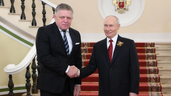 Tổng thống Nga Vladimir Putin gặp Thủ tướng Slovakia Robert Fico tại Điện Kremlin nhân Ngày Chiến thắng - Sputnik Việt Nam