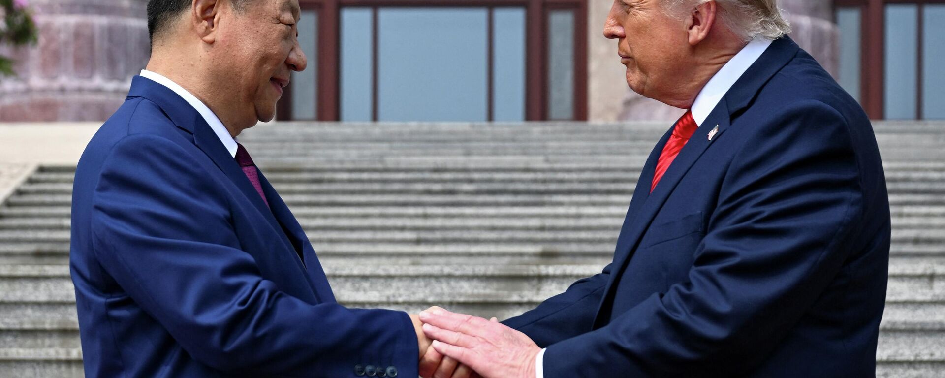 Chủ tịch Trung Quốc Tập Cận Bình và Tổng thống Mỹ  Donald Trump - Sputnik Việt Nam, 1920, 14.05.2026