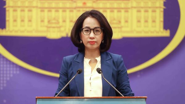 Người Phát ngôn Bộ Ngoại giao Phạm Thu Hằng trả lời câu hỏi của các phóng viên tại buổi họp báo - Sputnik Việt Nam