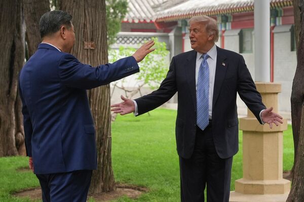 Tổng thống Donald Trump hội đàm với Chủ tịch Trung Quốc Tập Cận Bình tại Khu Trung Nam Hải ở Bắc Kinh. - Sputnik Việt Nam