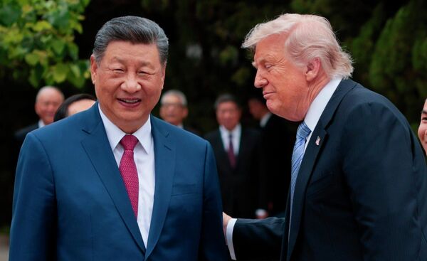 Tổng thống Mỹ Donald Trump nói chuyện với Chủ tịch Trung Quốc Tập Cận Bình. - Sputnik Việt Nam
